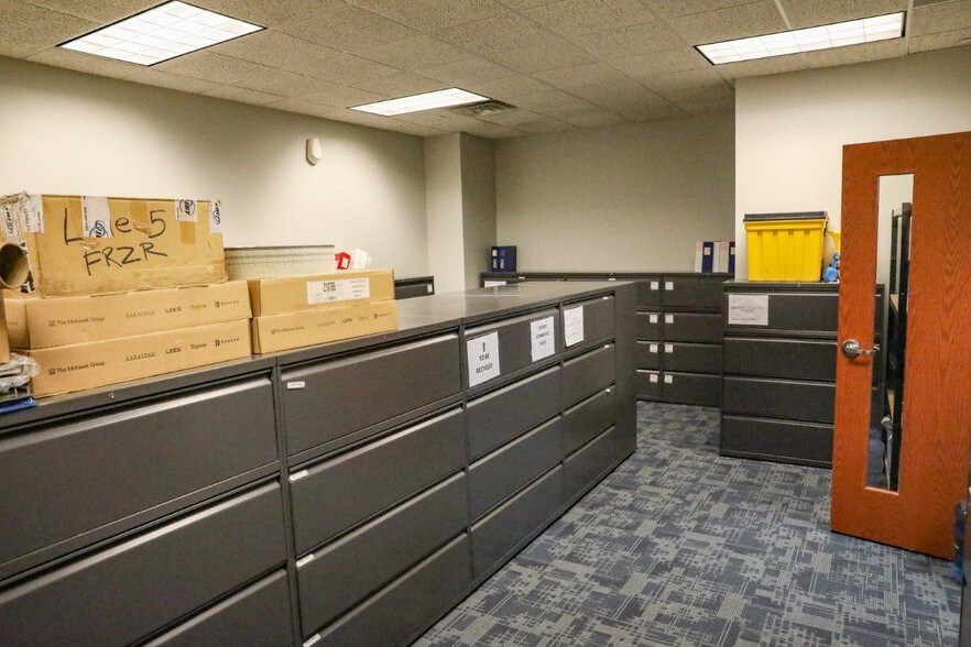 More Photos Of 1605 Heritage Dr, Northfield Office For Lease