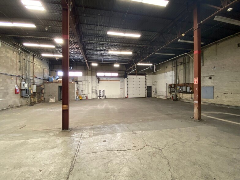 More Photos Of 3046 Penn Ave, Pittsburgh Warehouse For Lease