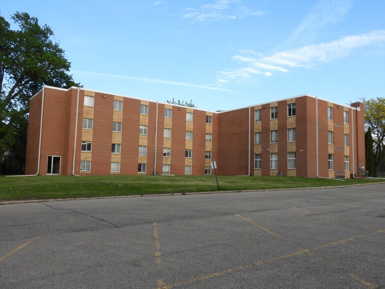 More Photos Of 315 S Grove Ave, Owatonna Schools For Sale