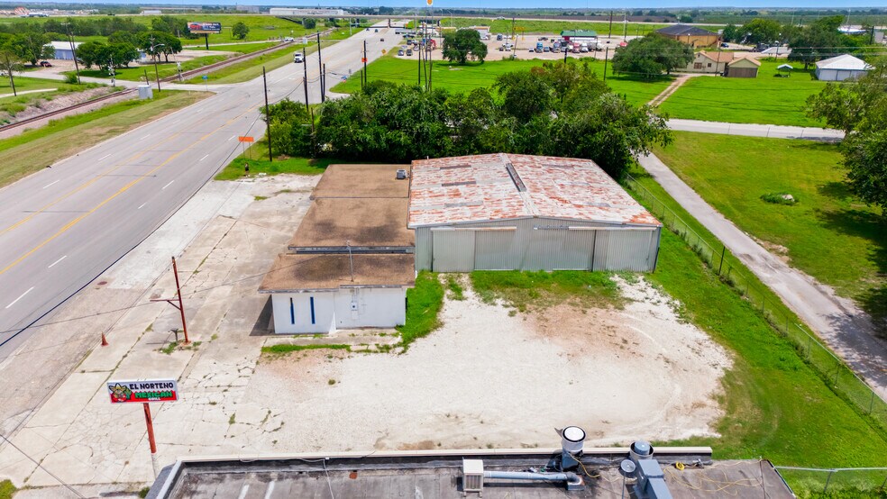 More Photos Of 4107 Port Lavaca Dr, Victoria Showroom For Sale