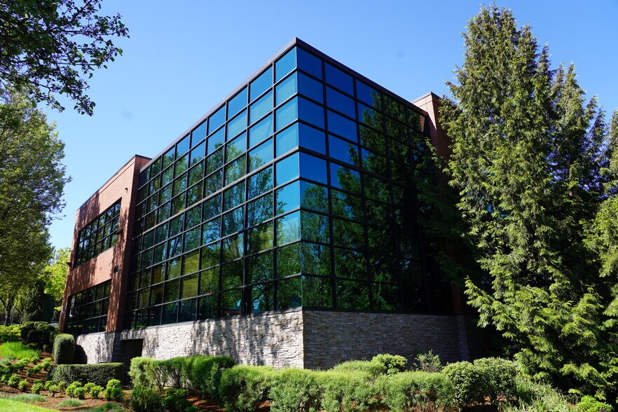 More Photos Of 8050 SW Warm Springs St, Tualatin Medical For Lease