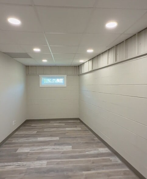More Photos Of 1126 Cesery Blvd, Jacksonville Veterinarian Kennel For Lease