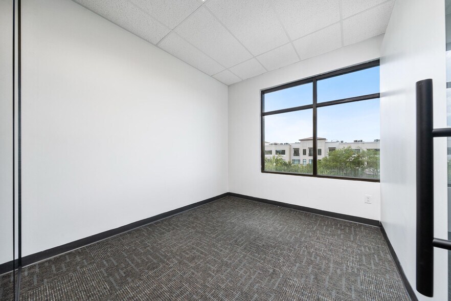 More Photos Of 13550 Village Park Dr, Orlando Office For Lease