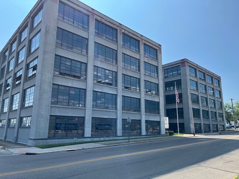 More Photos Of 300 S Center St, Springfield Manufacturing For Sale