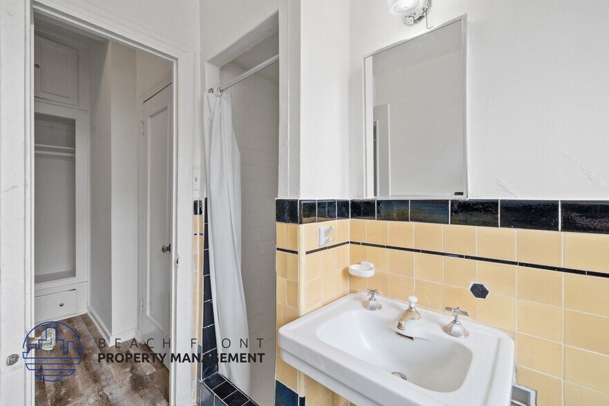 More Photos Of 512 S Hobart Blvd, Los Angeles Apartments For Sale