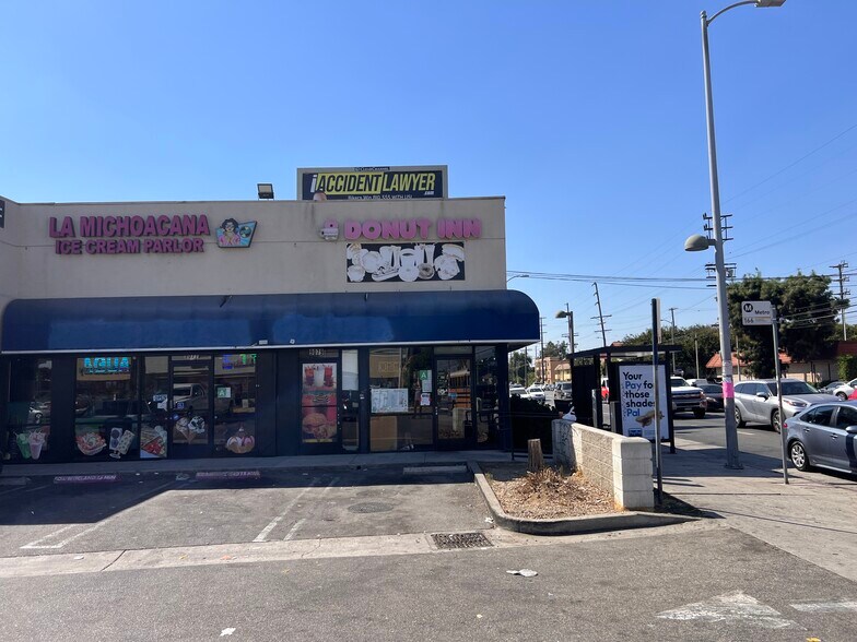 More Photos Of 9059-9079 Van Nuys Blvd, Panorama City Storefront For Lease