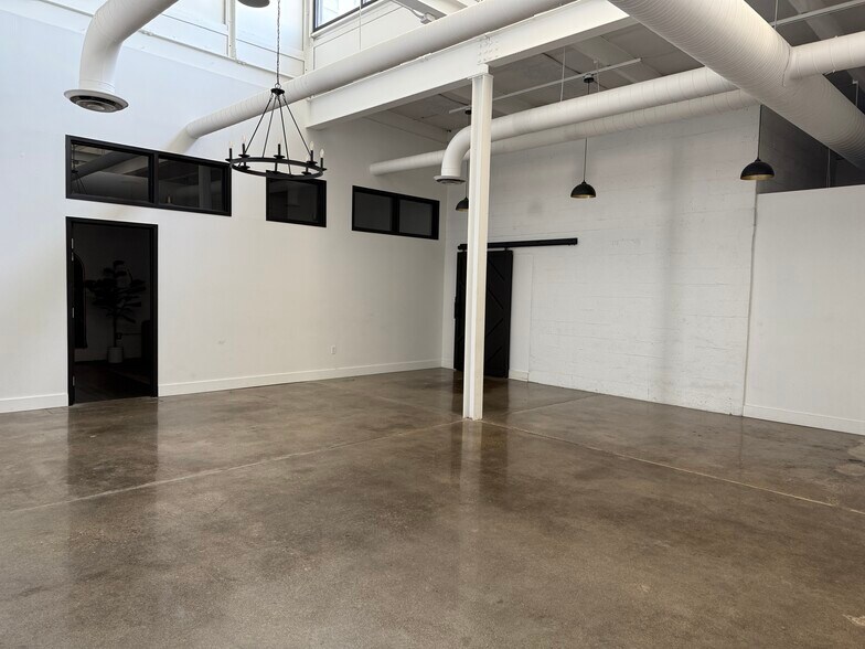 More Photos Of 600 E Ohio St, Indianapolis Storefront Retail Office For Lease