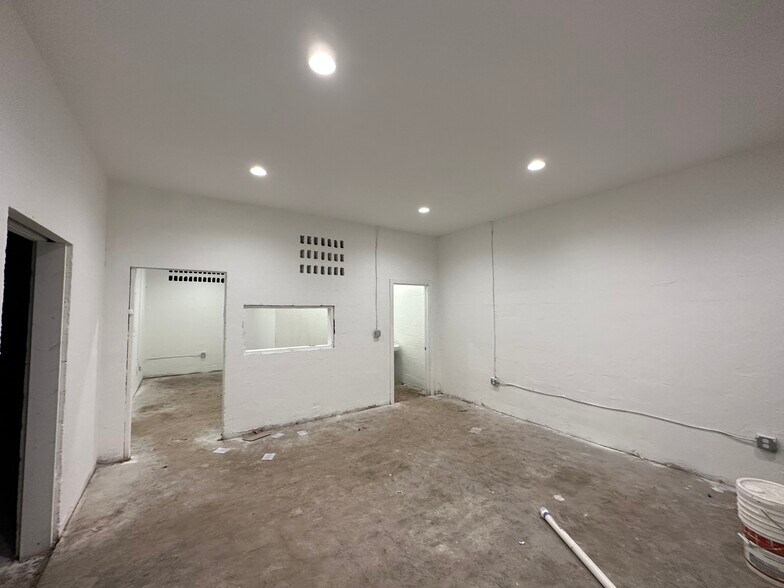 More Photos Of 1728 NW 5th St, Oklahoma City Manufacturing For Lease