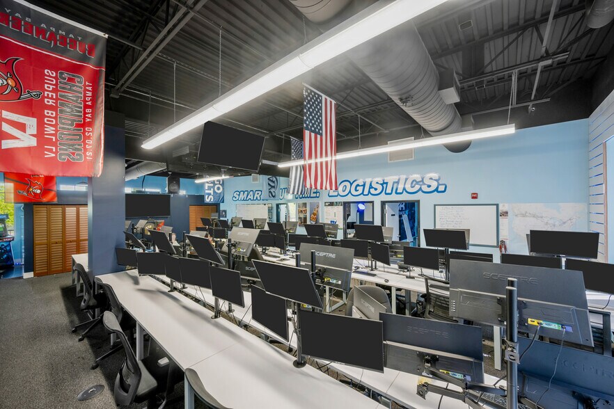 More Photos Of 16541 Pointe Village Dr, Lutz Storefront Retail Office For Lease