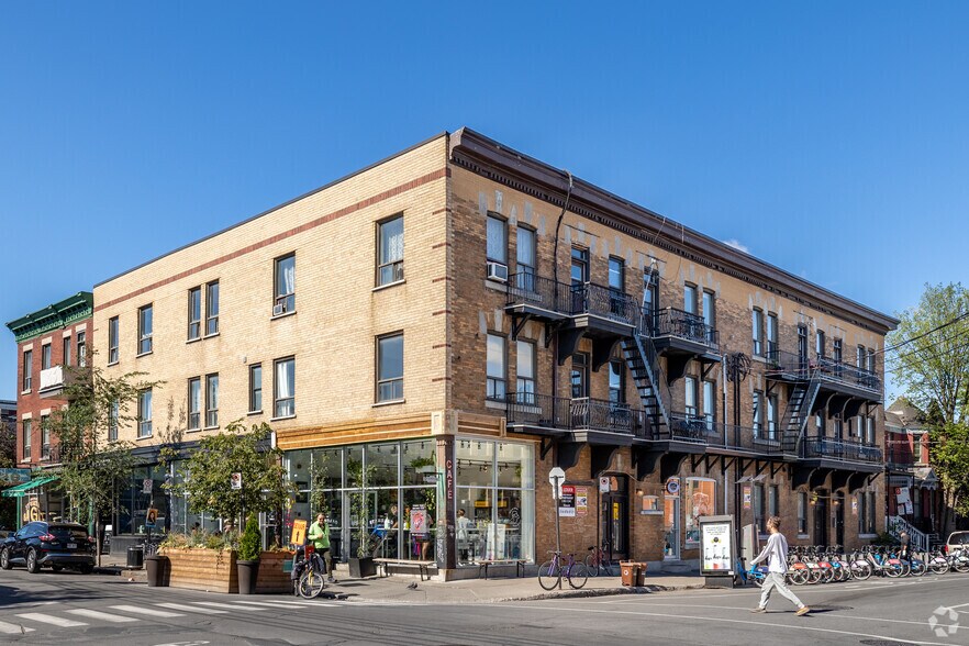 Primary Photo Of 251-257A Rue Saint-Viateur O, Montréal Storefront Retail Residential For Lease