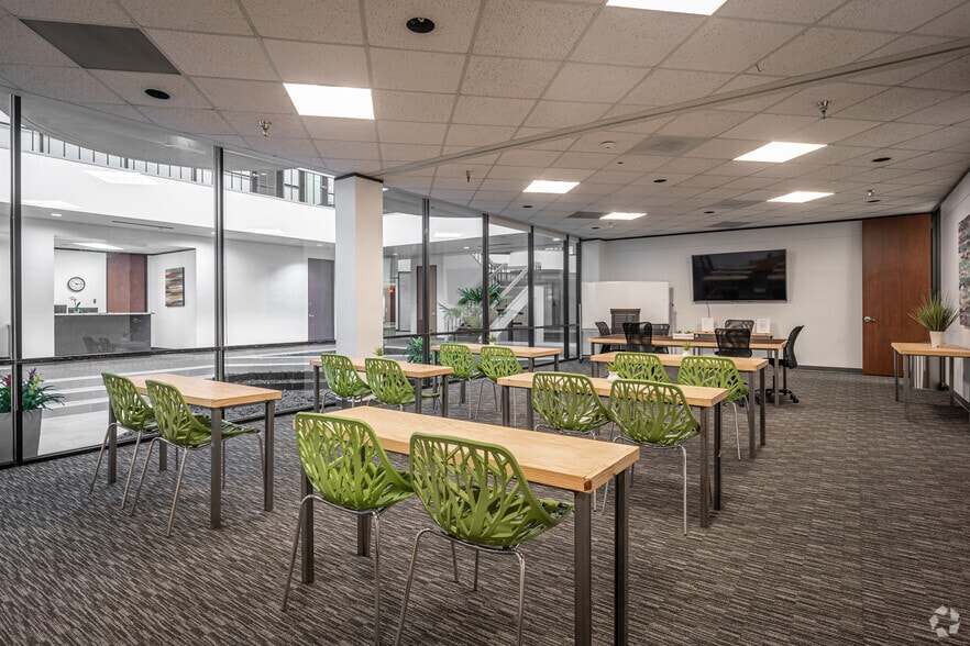 More Photos Of 140 Cypress Station Dr, Houston Coworking Space