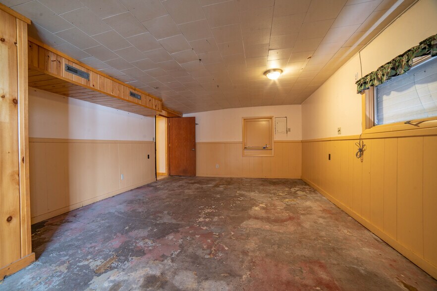 More Photos Of 16082 S Antler Inn Rd, Wascott Restaurant For Sale