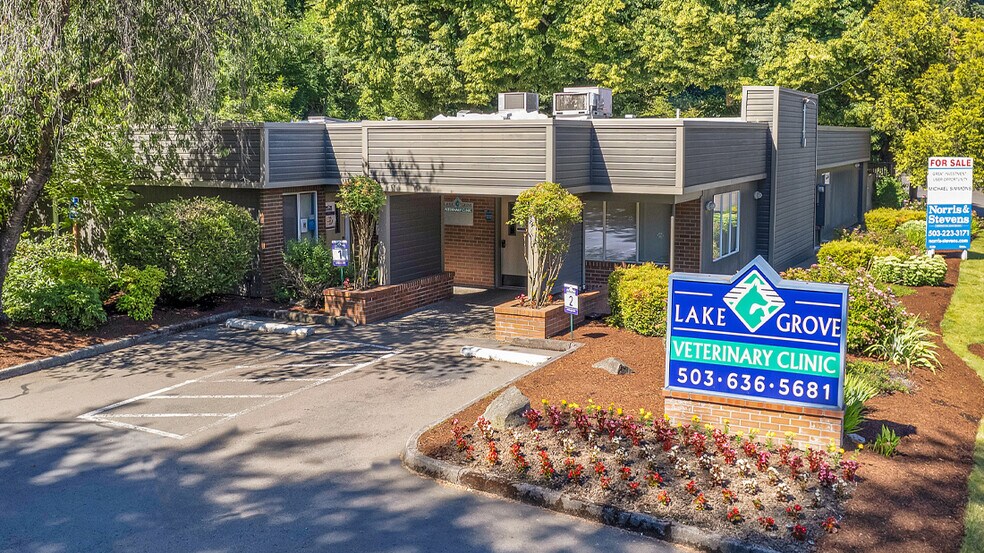 Primary Photo Of 17131 SW Boones Ferry Rd, Lake Oswego Veterinarian Kennel For Sale