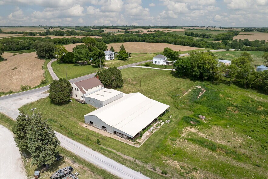 More Photos Of 802 E Nodaway St, Oregon Flex For Sale