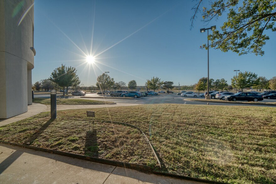More Photos Of 7127-7133 Riverside Pky, Tulsa Office For Sale