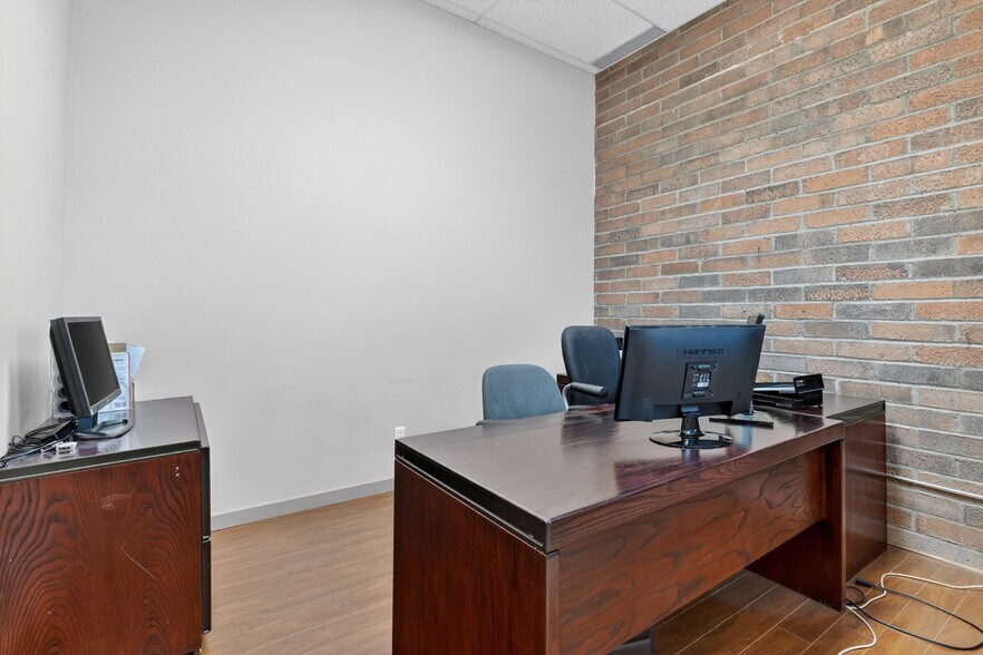 More Photos Of 1558 Rue Viel, Montréal Office For Sale