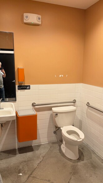 More Photos Of 8460 W Sunset Rd, Las Vegas Unknown For Lease