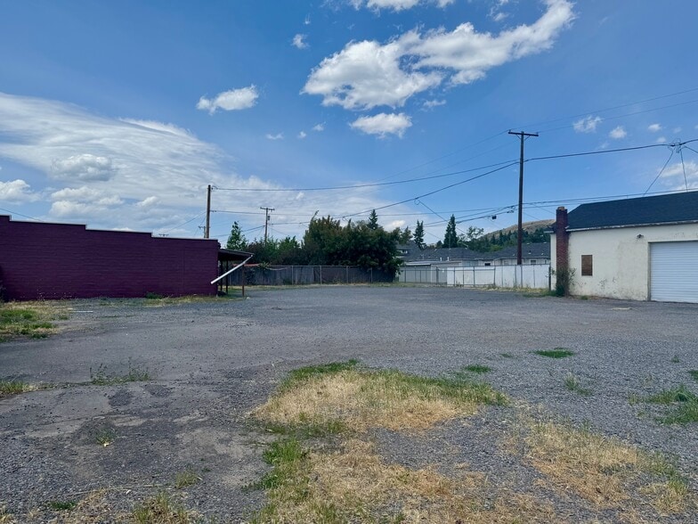 More Photos Of 253 E Main St, Klamath Falls General Retail For Sale