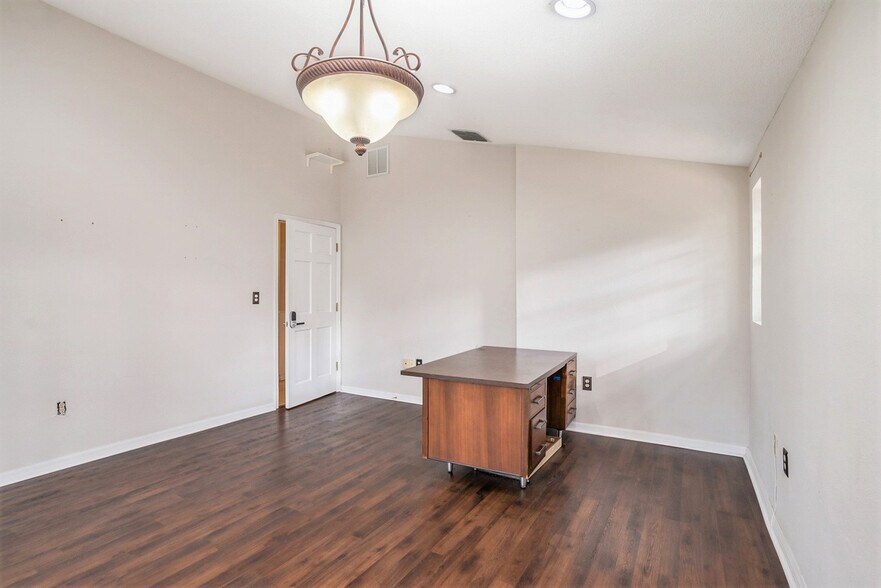 More Photos Of 329 Pauls Dr, Brandon Office Residential For Sale