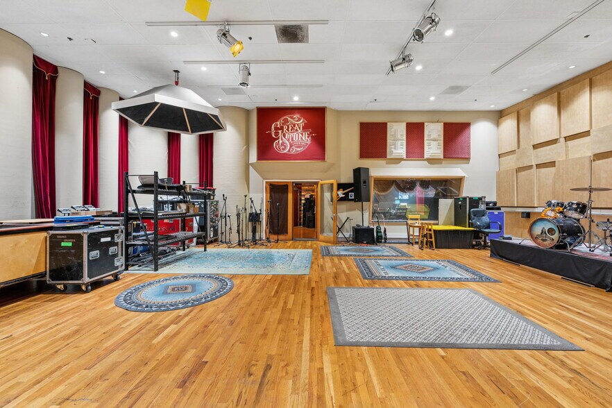 More Photos Of 825-829 27th Ave, Oakland Manufacturing For Sale