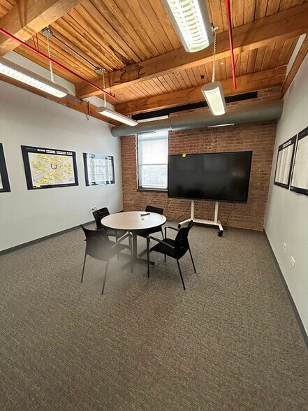 More Photos Of 700 N Sacramento Blvd, Chicago Loft Creative Space For Lease