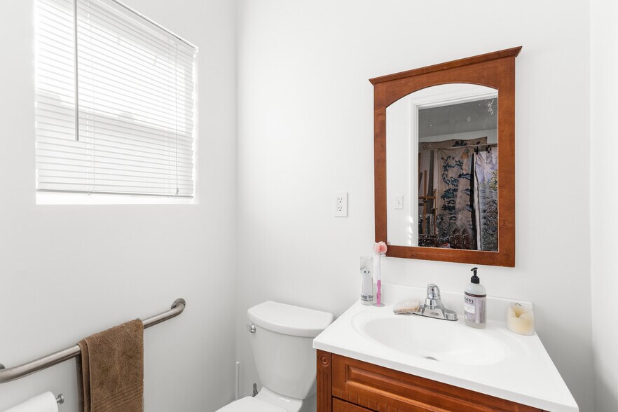 More Photos Of 623-625 W 9th St, San Pedro Loft Creative Space For Lease