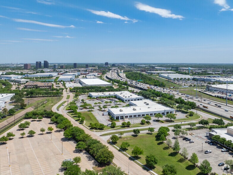 More Photos Of 700 N Sam Houston Pky W, Houston Medical For Sale