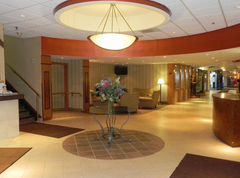 More Photos Of 240 Rainbow Blvd, Niagara Falls Hospitality For Sale