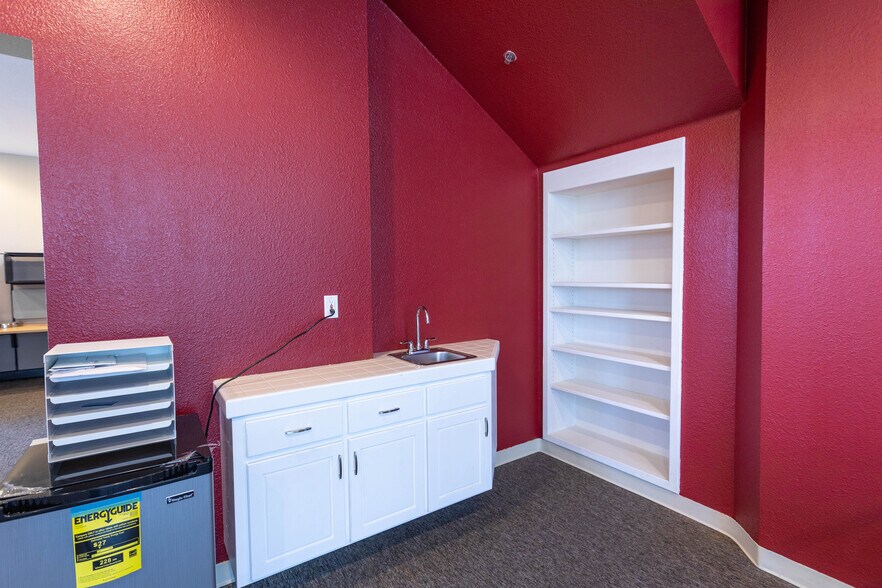 More Photos Of 4750-4794 Duckhorn Dr, Sacramento Research And Development For Lease