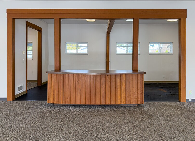 More Photos Of 805 US-101, Bandon General Retail For Sale