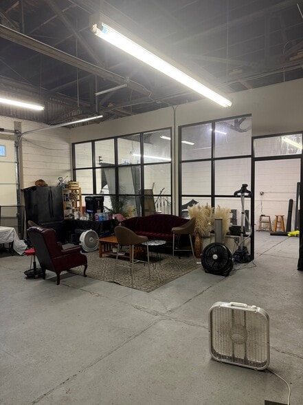 More Photos Of 3310 W Clay St, Richmond Showroom For Lease