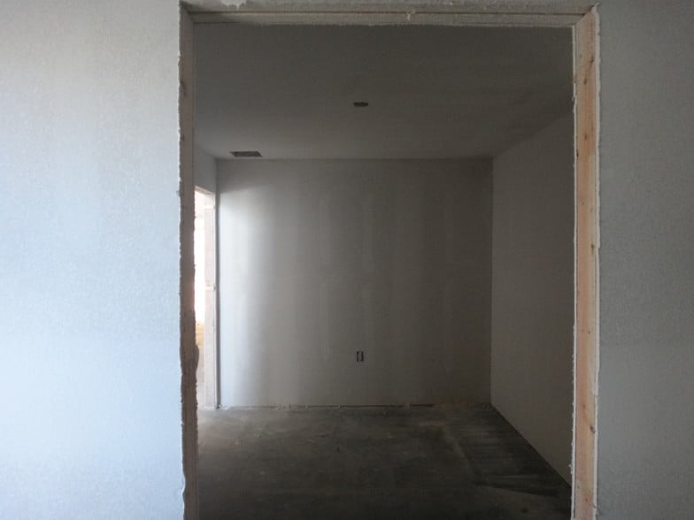 More Photos Of 4588 Old Troup Hwy, Tyler Showroom For Lease