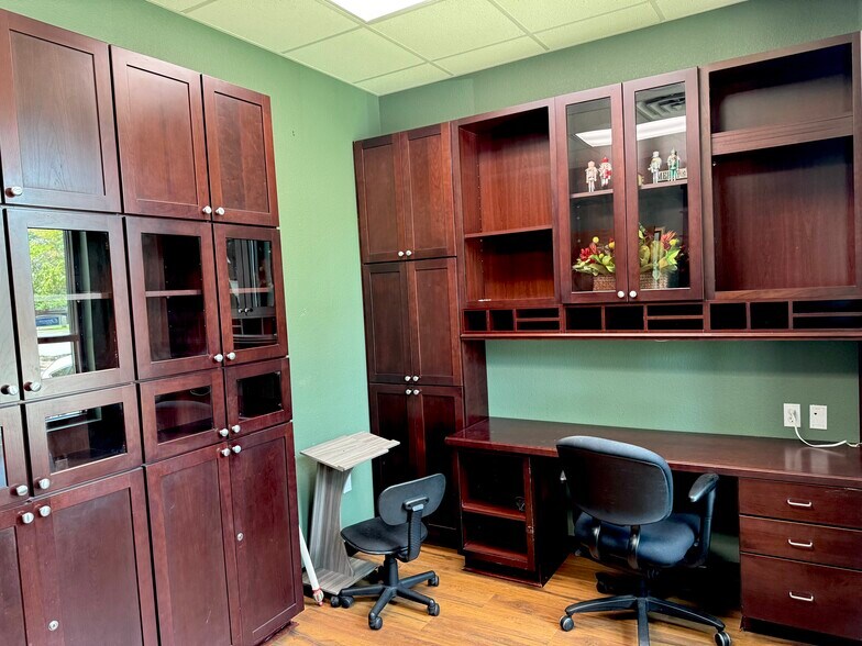 More Photos Of 16010 Park Valley Dr, Round Rock Medical For Lease