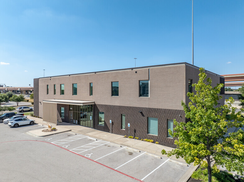More Photos Of 505 Louis Henna Blvd, Round Rock Medical For Lease