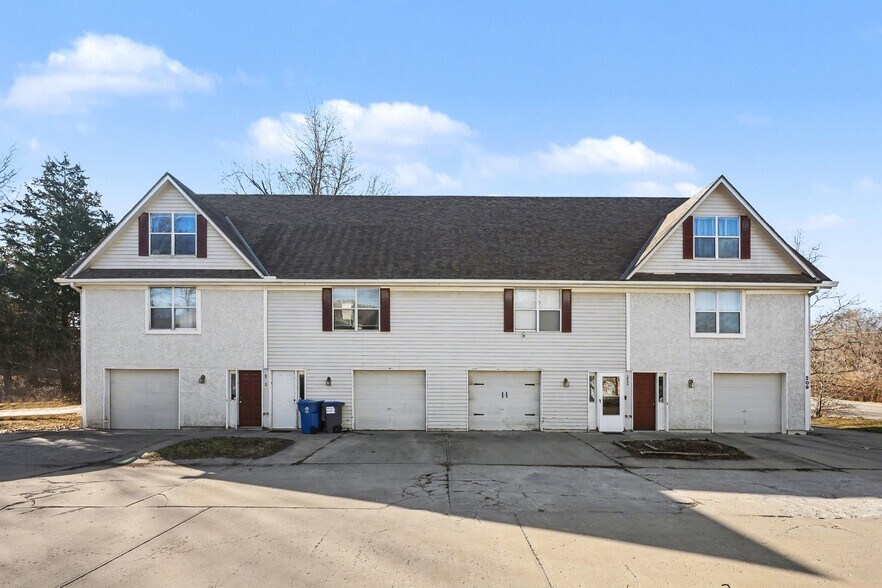 Primary Photo Of 209 SW Pryor Rd, Lee's Summit Multifamily For Sale