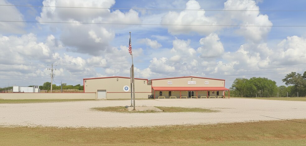 More Photos Of 744 FM 609, La Grange Service For Lease
