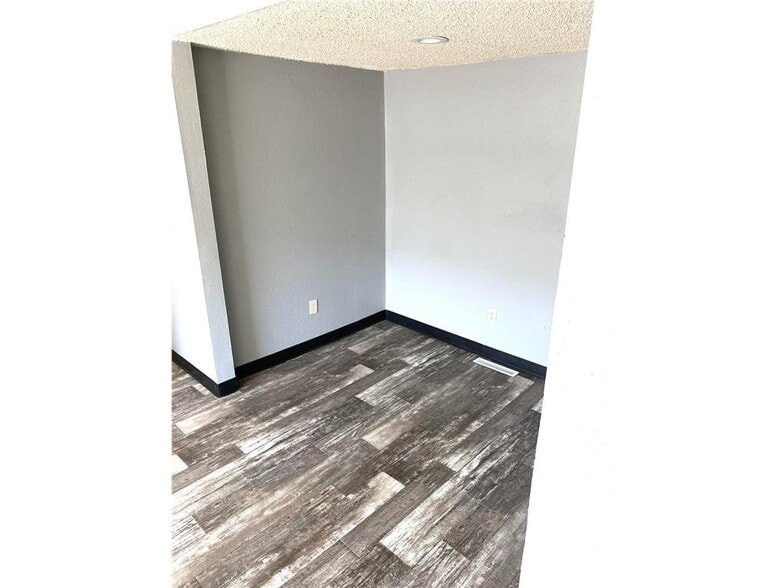 More Photos Of 905 E Fifth St, Blue Earth Apartments For Sale