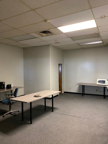 More Photos Of 550 Fillmore Ave, Tonawanda Light Distribution For Lease