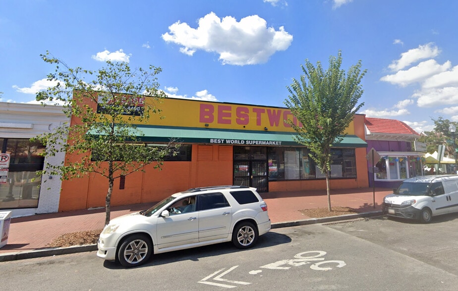 Primary Photo Of 3178 Mt Pleasant St NW, Washington Supermarket For Lease