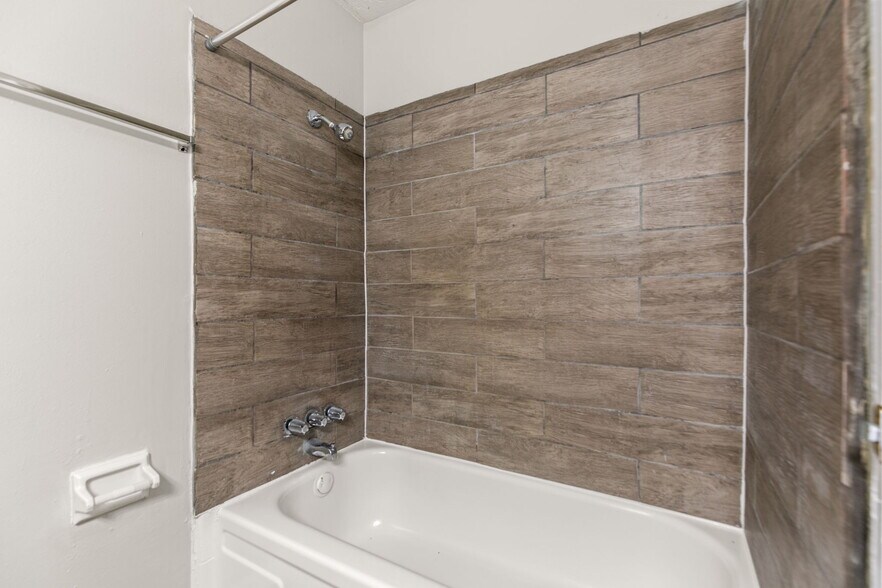 More Photos Of 8800 Gulf Fwy, Houston Apartments For Sale