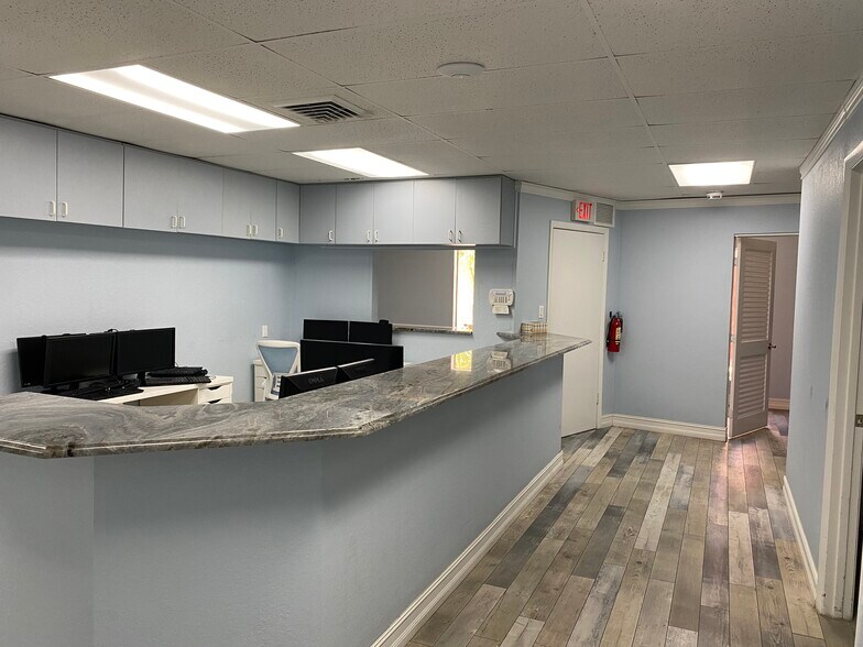 More Photos Of 6449 38th Ave, Saint Petersburg Medical For Lease