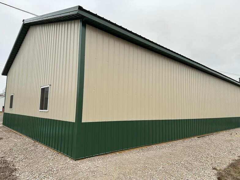 More Photos Of 263 Commercial St, Worthington Light Distribution For Sale