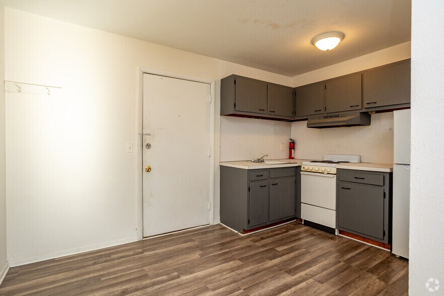 More Photos Of 2010 Arlington Ave, Toledo Apartments For Sale