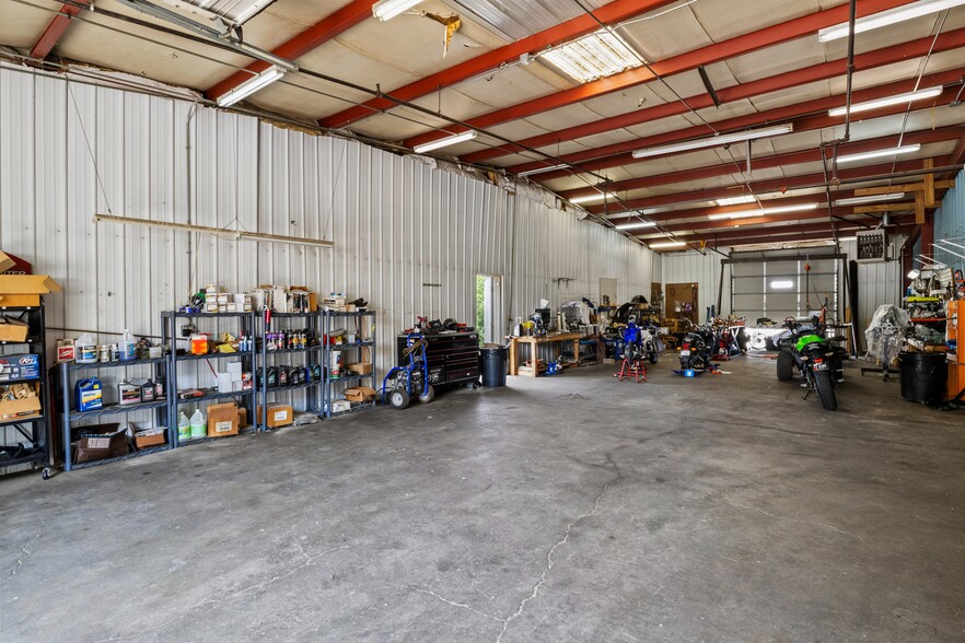 More Photos Of 812 Fort Crook Rd S, Bellevue Showroom For Sale