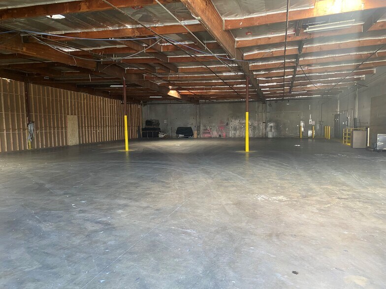 More Photos Of 11949 Borden Ave, San Fernando Warehouse For Lease