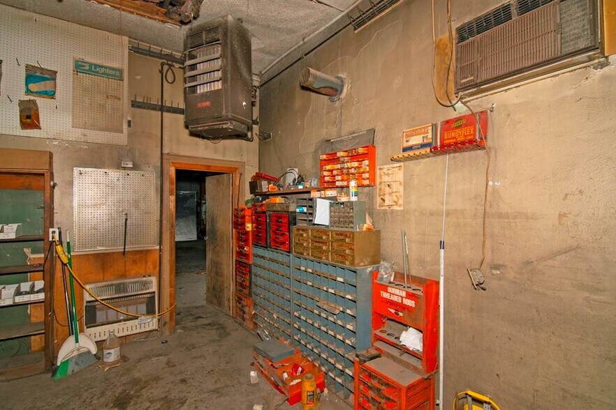 More Photos Of 1002 Guyandotte Ave, Mullens Storefront For Sale
