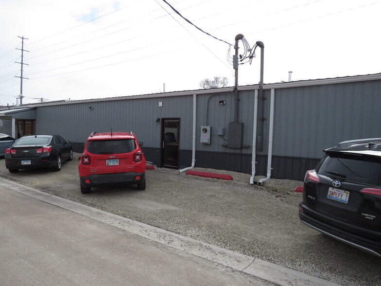 More Photos Of 300 W Joliet St, Ottawa Industrial For Sale