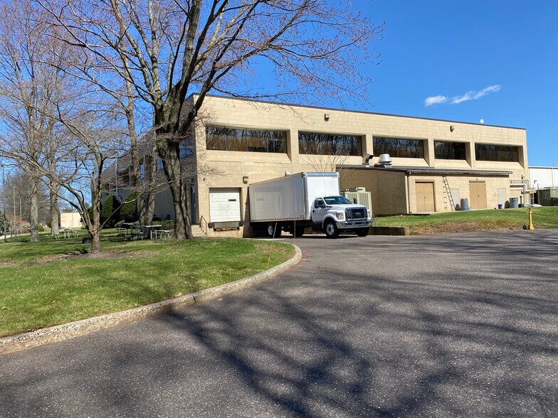 More Photos Of 2800 Crystal Dr, Hatfield Warehouse For Lease