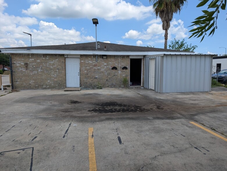 More Photos Of 16602 Sea Lark Rd, Houston Loft Creative Space For Sale