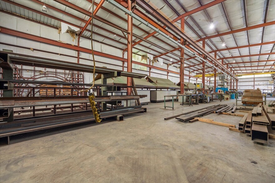 More Photos Of 905 E Broad St, Forney Manufacturing For Lease